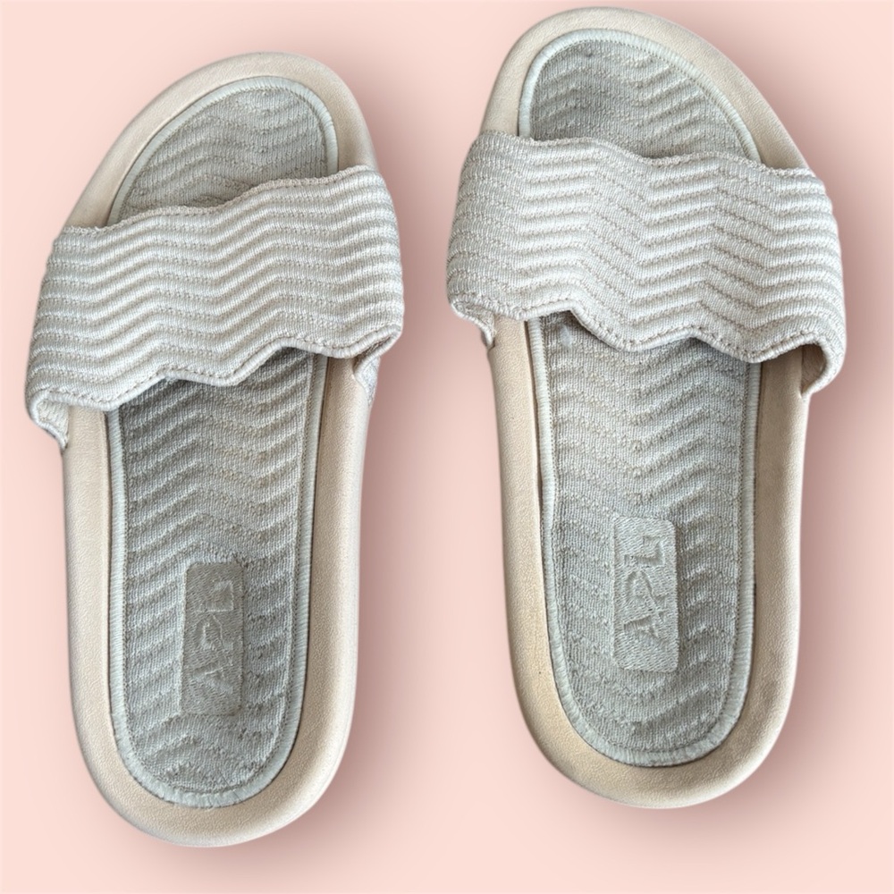 ‼️ SOLD APL SIZE 6 CREAM KNIT SLIDES
